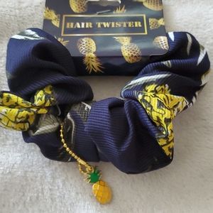 Hair scrunchie 🎁🏷